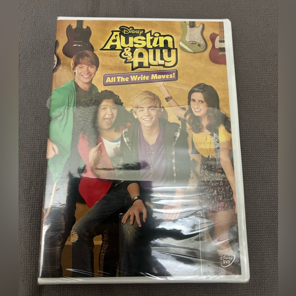 ❤️3/$30 Disney Austin & Ally L Sleeve T-Shirt Black & “All the Write Moves” DVD - Picture 5 of 7